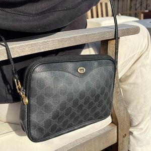 Gucci leather strap cloth body crossbody bag!